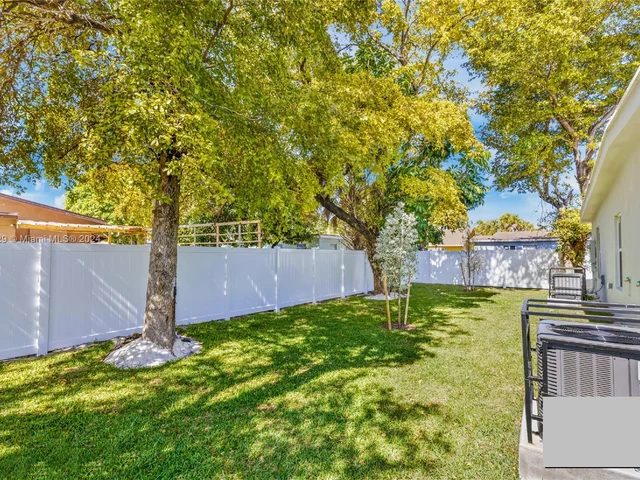 409 NW 4th Ave # A, Hallandale Beach FL 33009