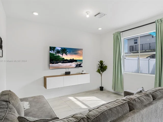 786 SE 18th St # 0, Homestead FL 33034