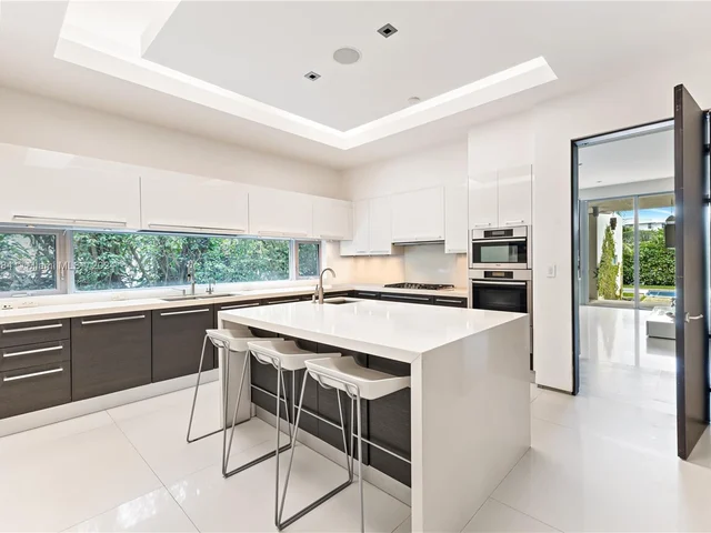 9407 E Broadview Dr, Bay Harbor Islands FL 33154