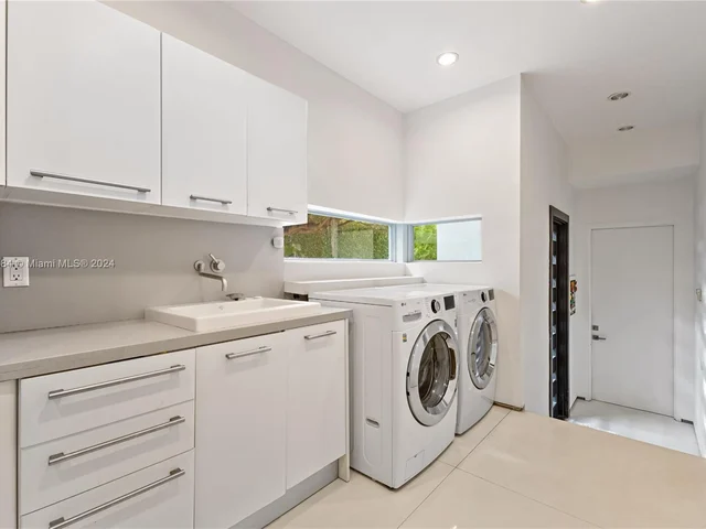 9407 E Broadview Dr, Bay Harbor Islands FL 33154