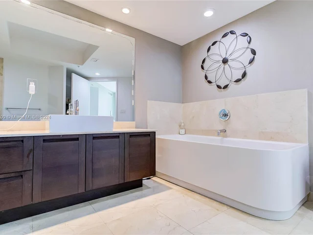 250 Sunny Isles Blvd # 804, Sunny Isles Beach FL 33160