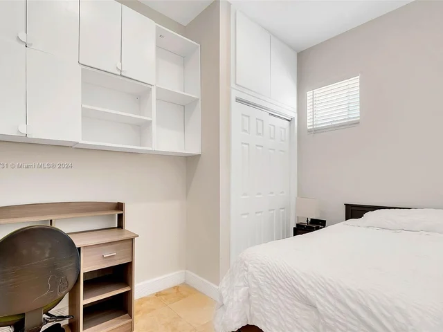 4747 SW 89th Ave, Miami FL 33165