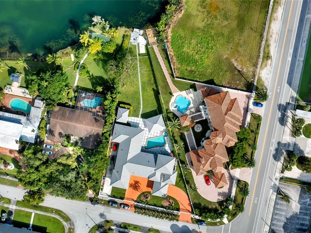 4747 SW 89th Ave, Miami FL 33165