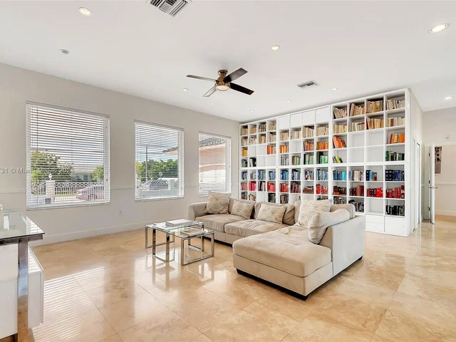 4747 SW 89th Ave, Miami FL 33165