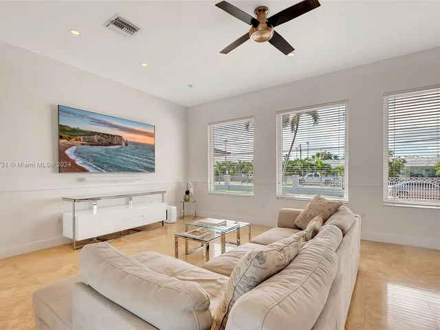 4747 SW 89th Ave, Miami FL 33165