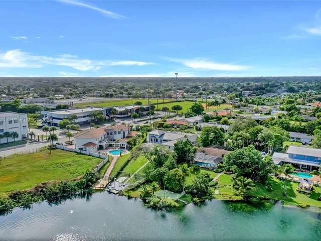 4747 SW 89th Ave, Miami FL 33165