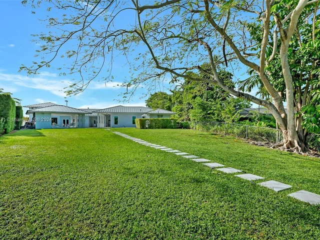 4747 SW 89th Ave, Miami FL 33165