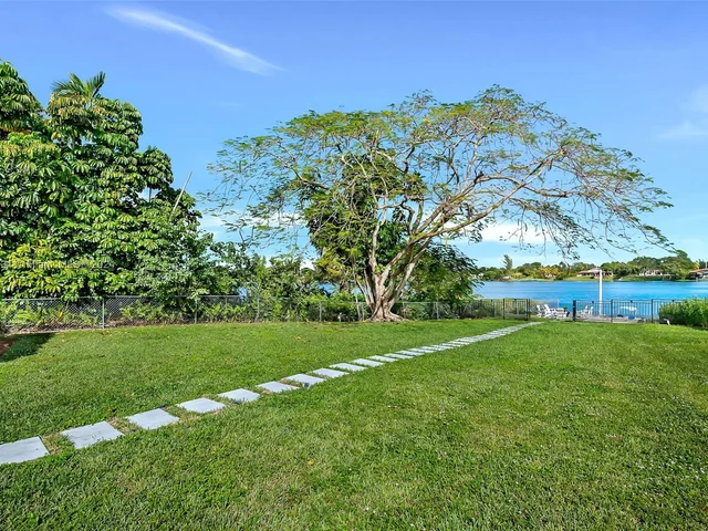 4747 SW 89th Ave, Miami FL 33165