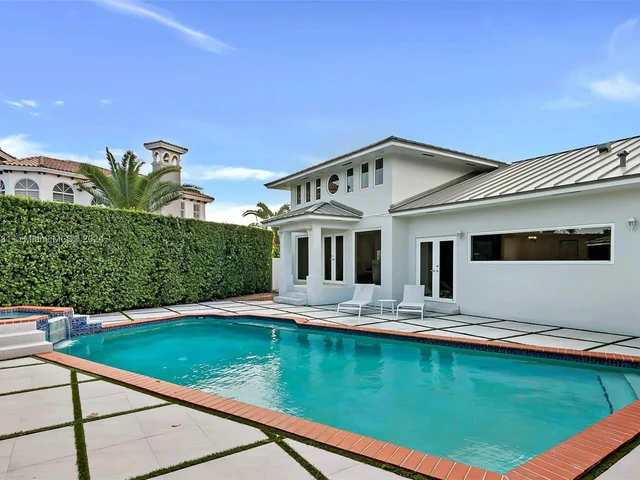 4747 SW 89th Ave, Miami FL 33165