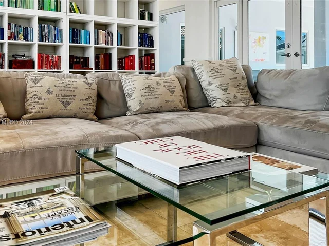 4747 SW 89th Ave, Miami FL 33165