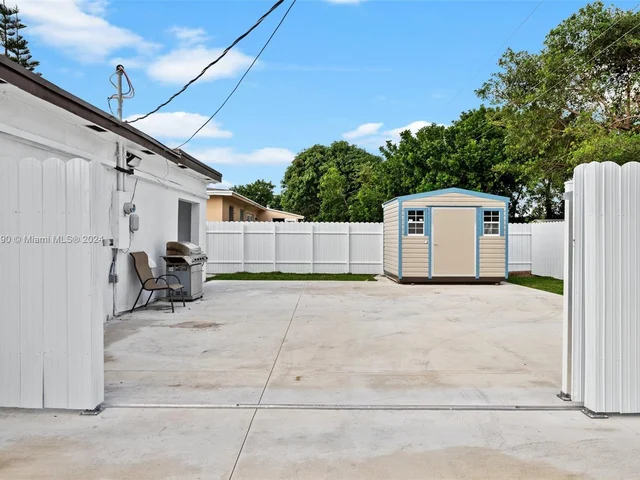 6501 Flagler St, Hollywood FL 33023