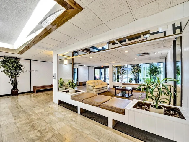 4200 Hillcrest Dr # 619, Hollywood FL 33021