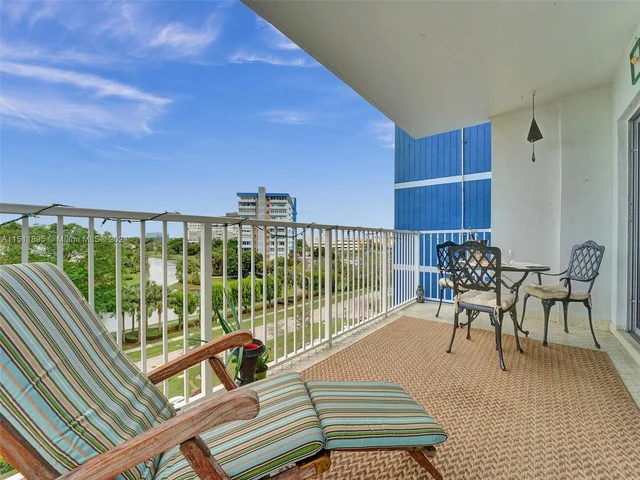 4200 Hillcrest Dr # 619, Hollywood FL 33021