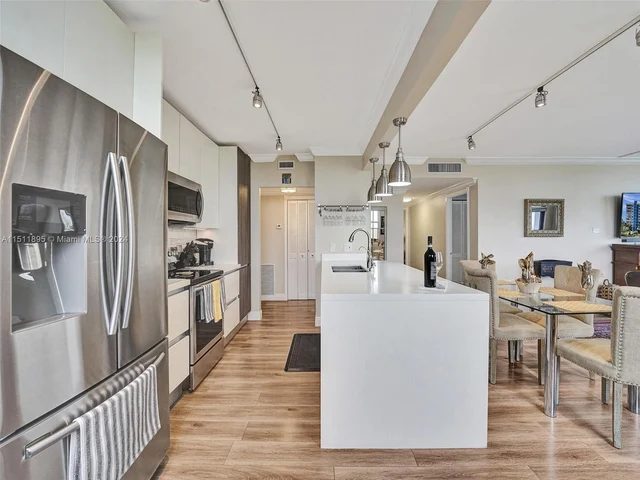 4200 Hillcrest Dr # 619, Hollywood FL 33021