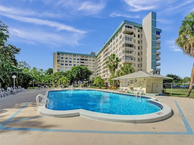 4200 Hillcrest Dr # 619, Hollywood FL 33021