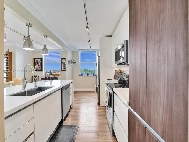 4200 Hillcrest Dr # 619, Hollywood FL 33021