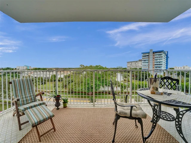 4200 Hillcrest Dr # 619, Hollywood FL 33021