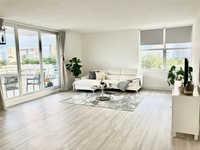 888 Intracoastal Dr # 4E, Fort Lauderdale FL 33304