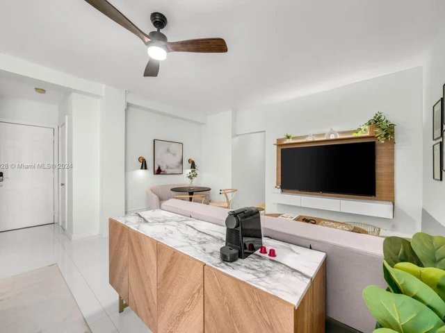 3030 Collins Ave # 3D, Miami Beach FL 33140