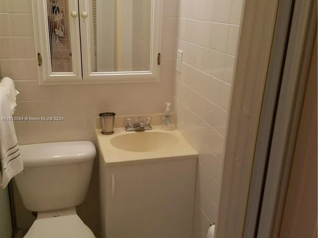 2004 Cambridge A # 2004, Deerfield Beach FL 33442