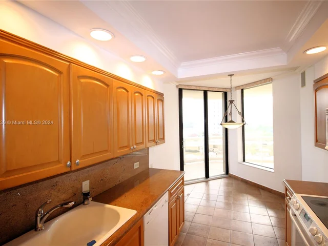 20191 E Country Club Dr # 708, Aventura FL 33180