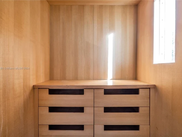 5812 Alton Rd, Miami Beach FL 33140