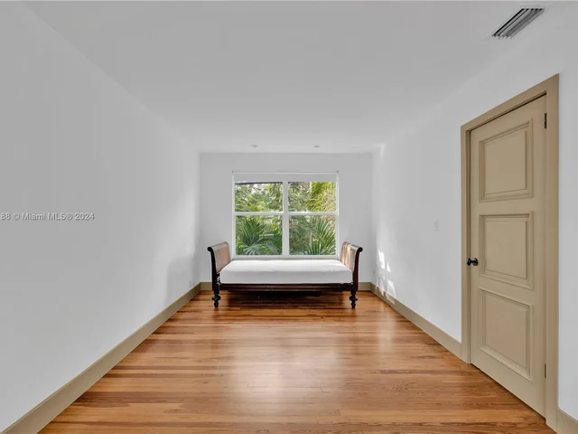 5812 Alton Rd, Miami Beach FL 33140