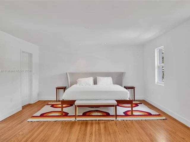 5812 Alton Rd, Miami Beach FL 33140