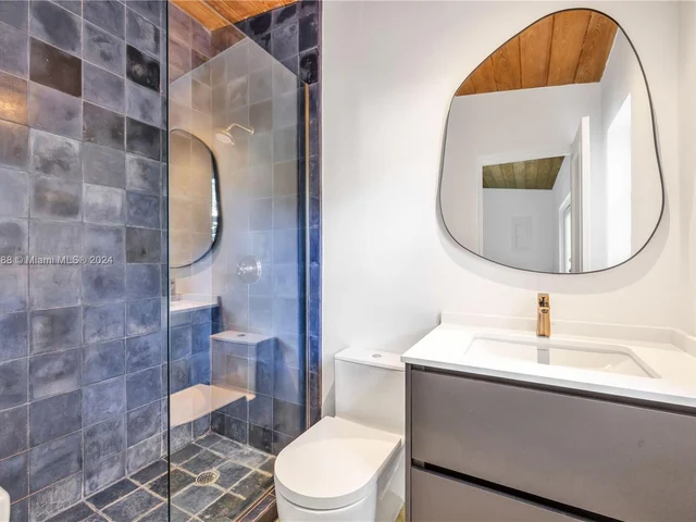 5812 Alton Rd, Miami Beach FL 33140