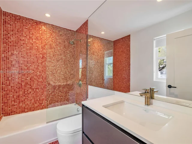 5812 Alton Rd, Miami Beach FL 33140