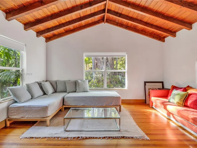 5812 Alton Rd, Miami Beach FL 33140