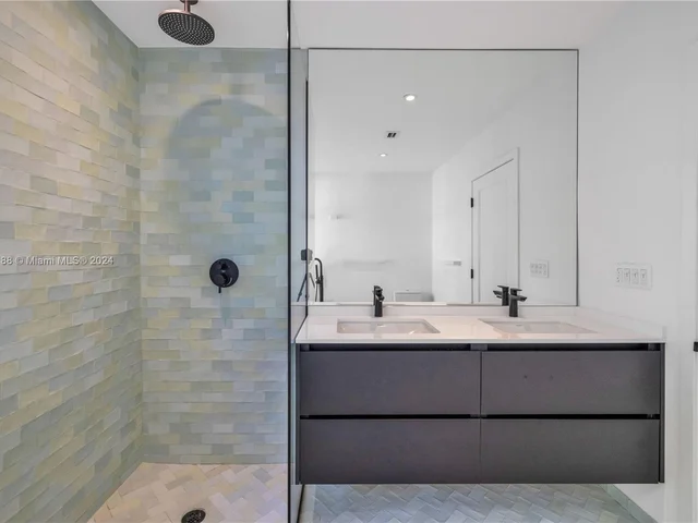 5812 Alton Rd, Miami Beach FL 33140