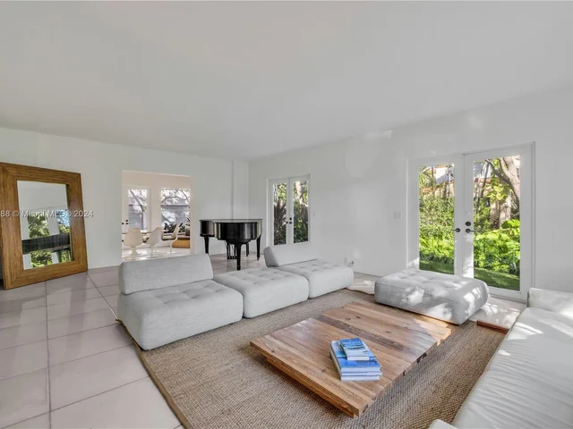 5812 Alton Rd, Miami Beach FL 33140