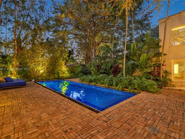 5812 Alton Rd, Miami Beach FL 33140