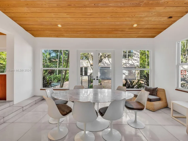 5812 Alton Rd, Miami Beach FL 33140