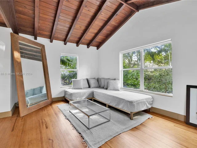 5812 Alton Rd, Miami Beach FL 33140