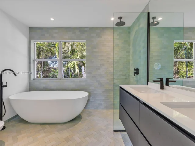 5812 Alton Rd, Miami Beach FL 33140