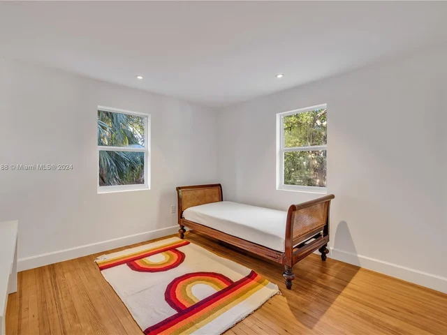 5812 Alton Rd, Miami Beach FL 33140