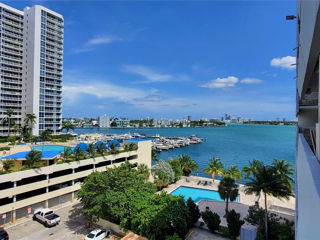 7545 E Treasure Dr # 7C, North Bay Village FL 33141