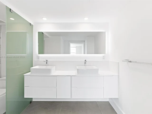 6917 Collins Ave # 1009, Miami Beach FL 33141