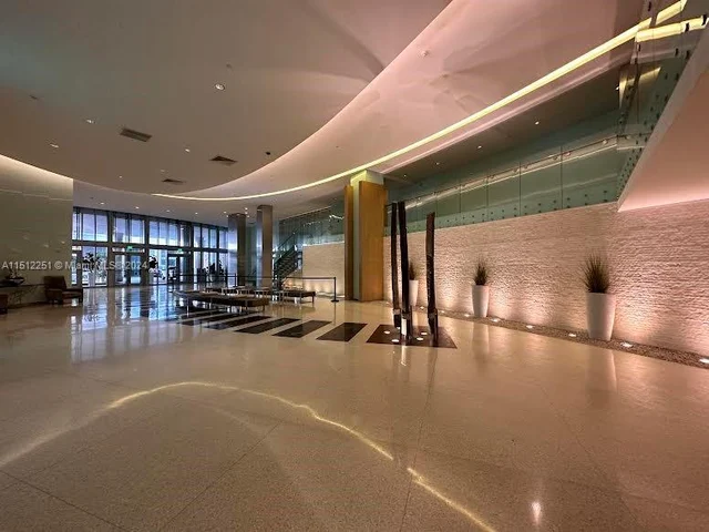 92 SW 3rd St # 1105, Miami FL 33130