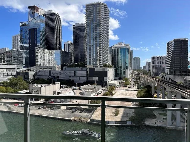 92 SW 3rd St # 1105, Miami FL 33130