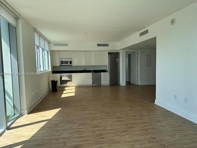 92 SW 3rd St # 1105, Miami FL 33130