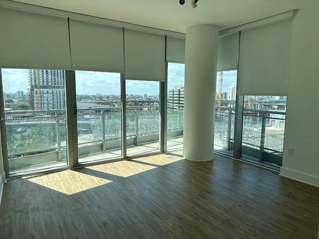 92 SW 3rd St # 1105, Miami FL 33130