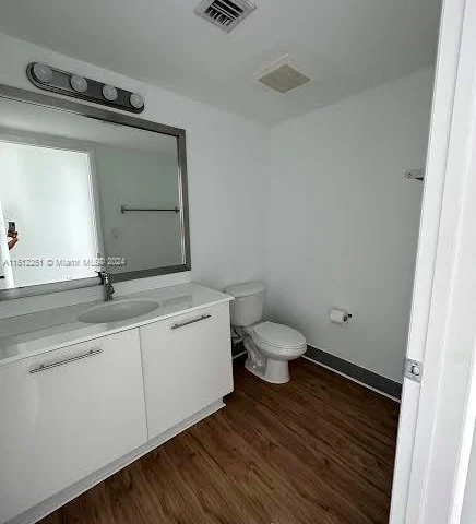 92 SW 3rd St # 1105, Miami FL 33130