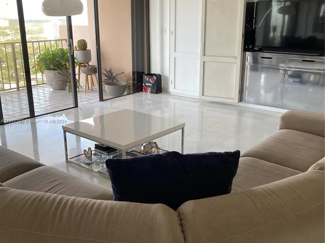 1800 NE 114th St # 2310, Miami FL 33181