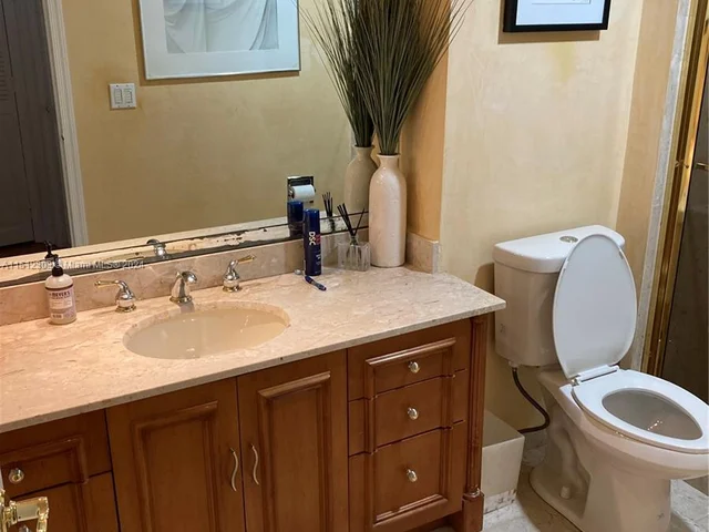 1800 NE 114th St # 2310, Miami FL 33181