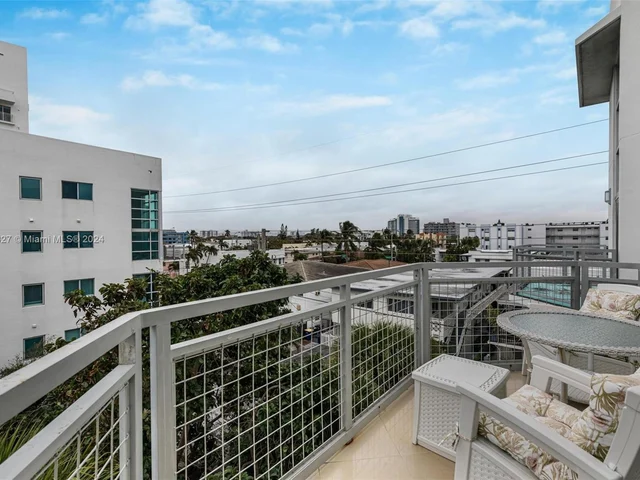 7728 Collins Ave # 16, Miami Beach FL 33141