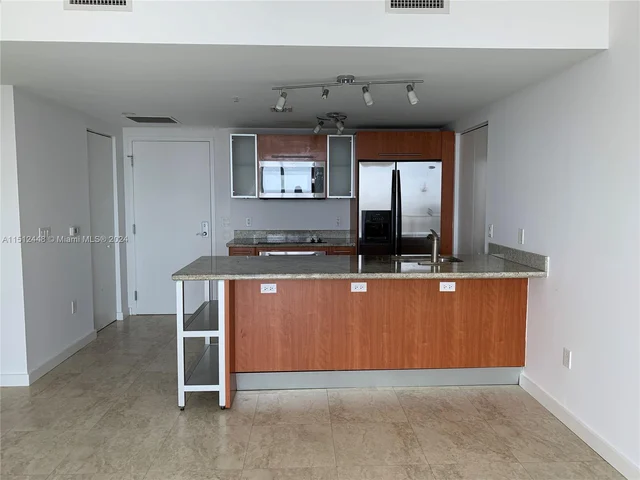 185 SW 7th St # 3910, Miami FL 33130