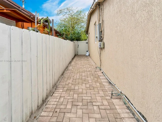 5170 N Andrews Ave, Oakland Park FL 33309